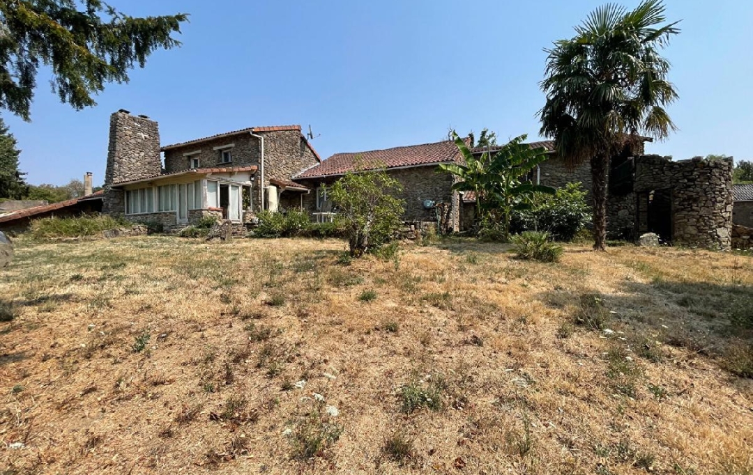 VALOIS IMMOBILIER : Maison / Villa | LA BAZEUGE (87210) | 195 m2 | 149 450 &euro; 